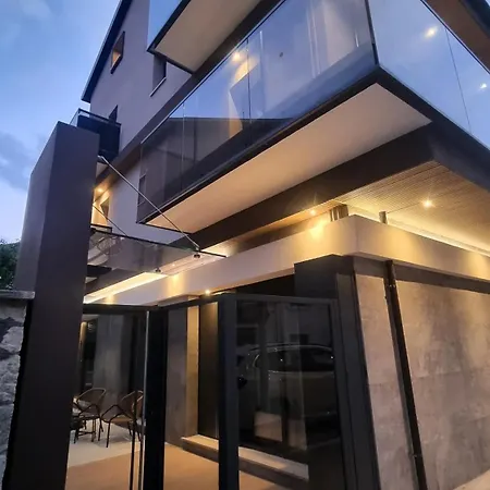 Apartment La Ginestra C&b House And