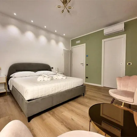 Apartment La Ginestra C&b House And *